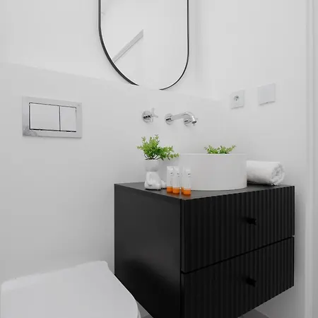 Minimalist Near Rondo Daszynskiego By Renters