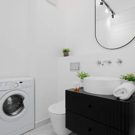 아파트 Minimalist Near Rondo Daszynskiego By Renters 바르샤바