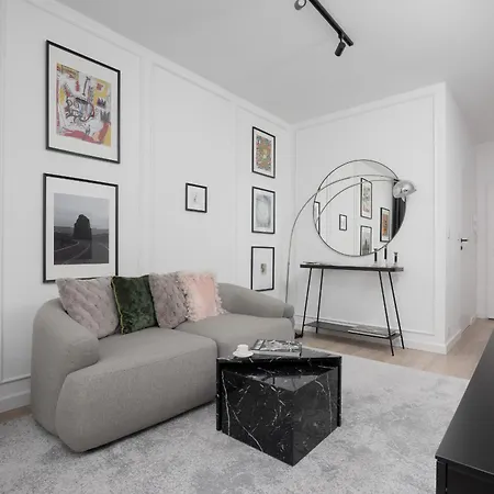 아파트 Minimalist Near Rondo Daszynskiego By Renters *