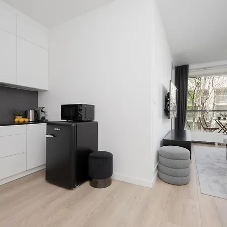 Minimalist Near Rondo Daszynskiego By Renters *