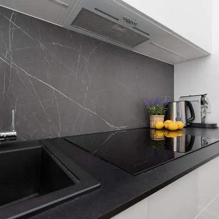 Minimalist Near Rondo Daszynskiego By Renters * 바르샤바