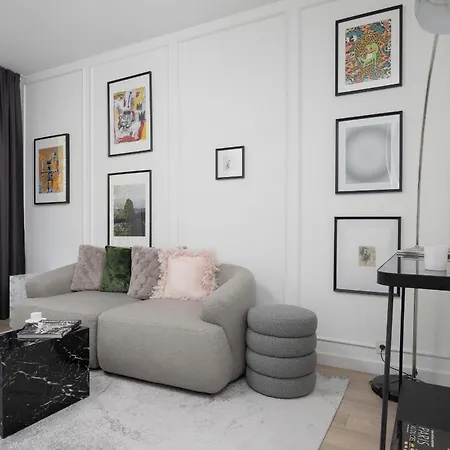 아파트 Minimalist Near Rondo Daszynskiego By Renters 바르샤바