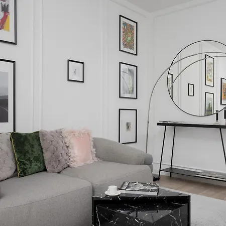 Minimalist Near Rondo Daszynskiego By Renters 아파트